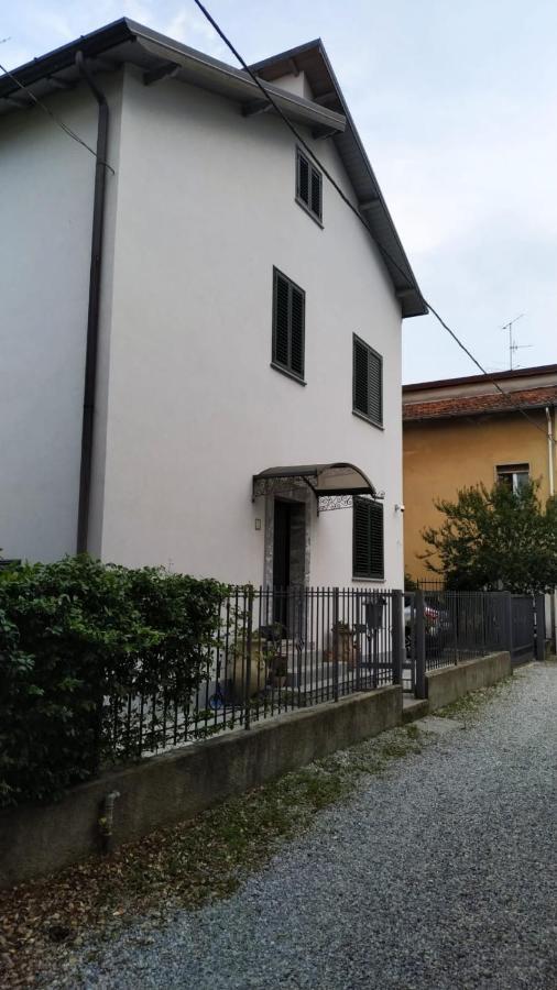 Mansarda Pascoli Bed and Breakfast Malnate Esterno foto